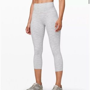 Lululemon size 6 Wunder Under high rise crop 21”